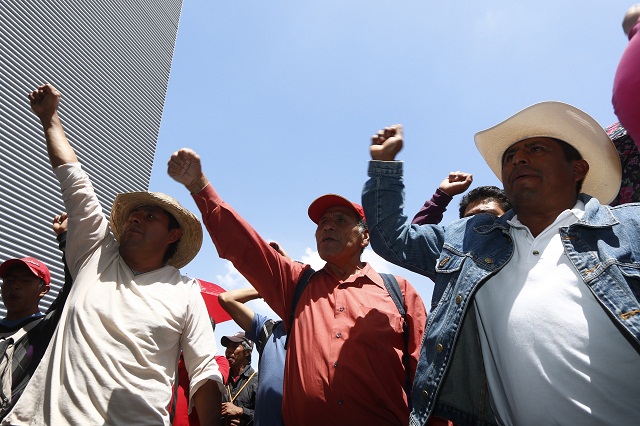 Antorchistas mantienen invasión de 2 predios en Cuautlancingo