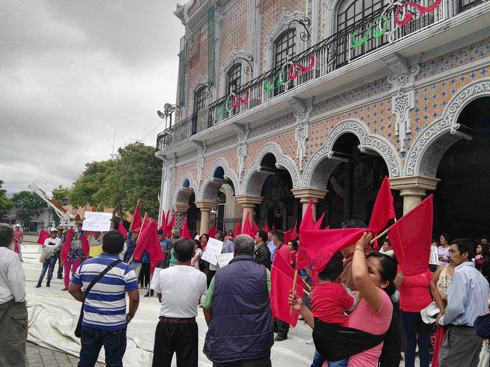 Protestan en Tehuacán por instalación de medidores de agua