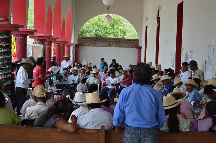 Refuerzan antorchistas plantón en San Jerónimo Xayacatlán
