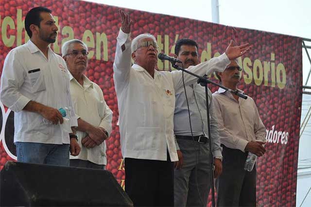Culpa líder nacional de Antorcha a edil de Acatlán de desatender al municipio