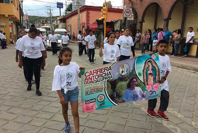 Recibe edil de Acatlán a la Antorcha Guadalupana México New York