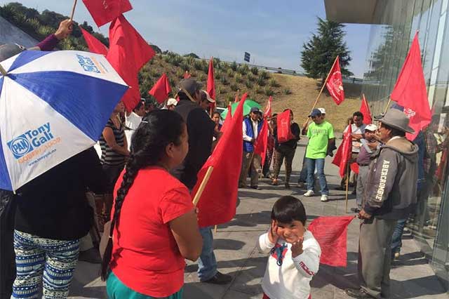 Inicia Antorcha Campesina de Teziutlán protesta en el SEDIF