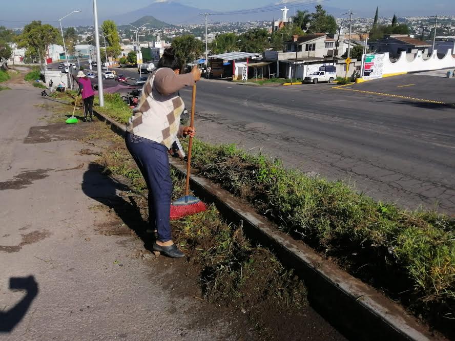 Antorchistas dan mantenimiento a la colonia Patria Nueva