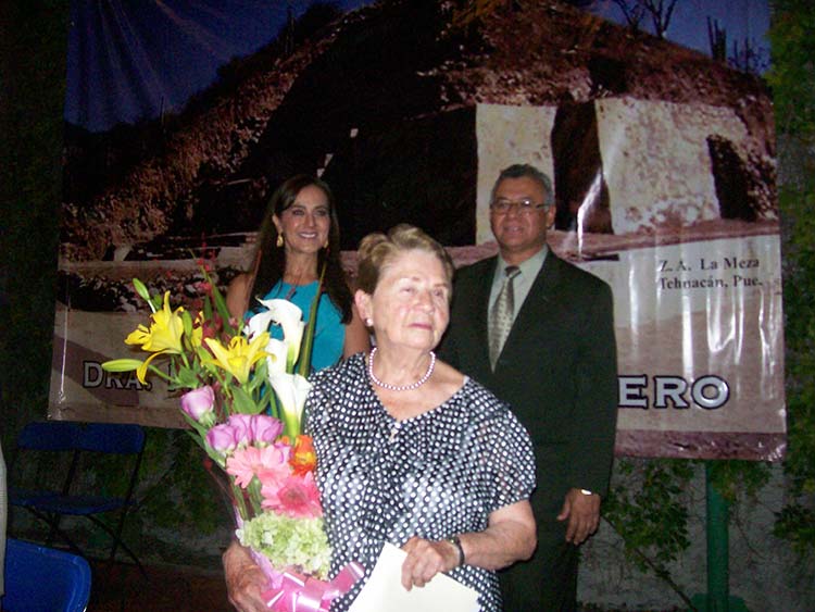 Reconocen en Tehuacán trabajo de antropóloga Noemí Castillo Tejero