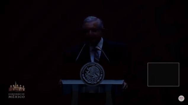 “Es un complot”, dice AMLO luego de apagón en conferencia