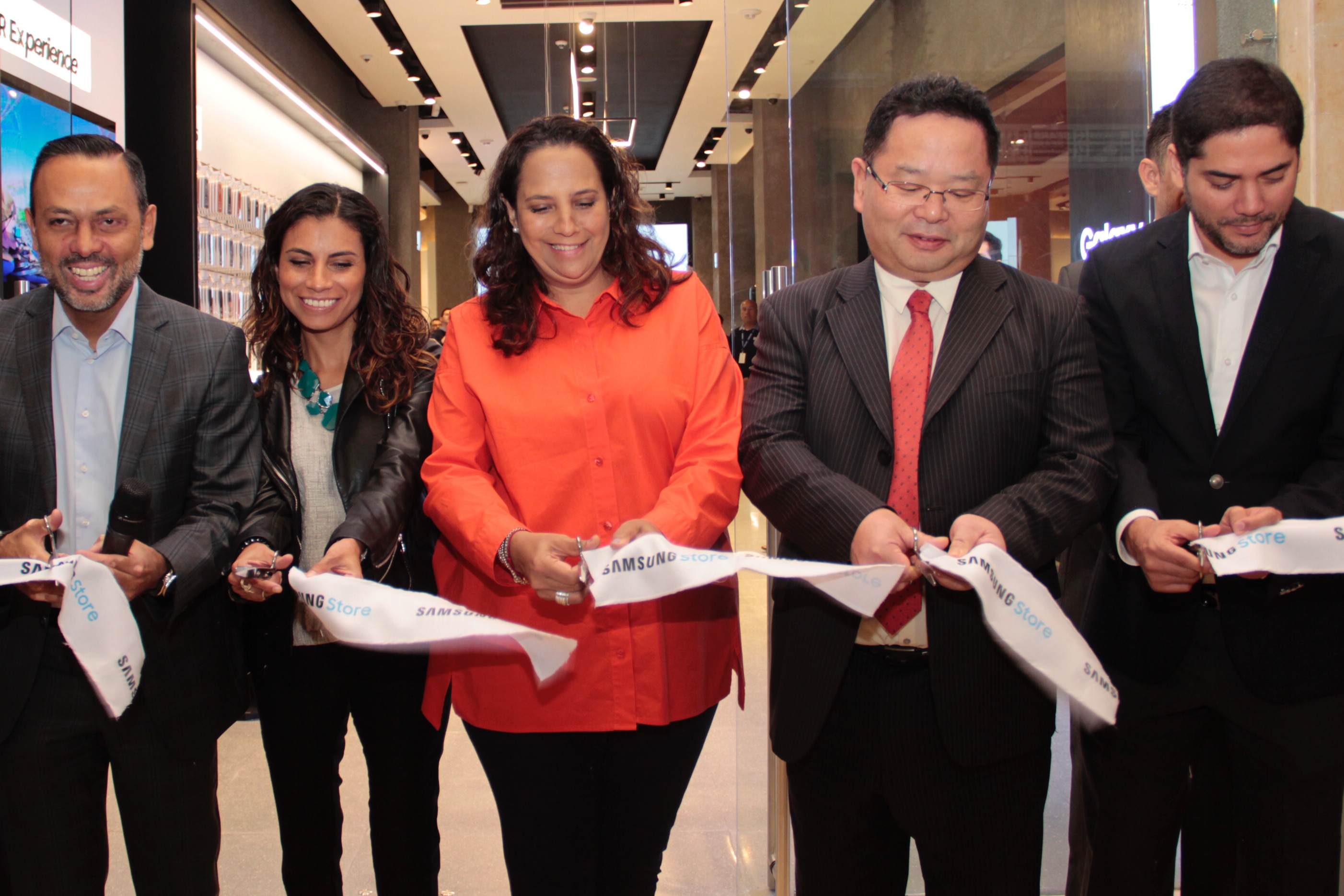 Samsung inaugura en Puebla su tercera tienda del país