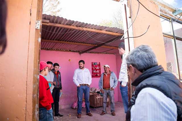 Otorgan apoyos a afectados por viento en Chignahuapan