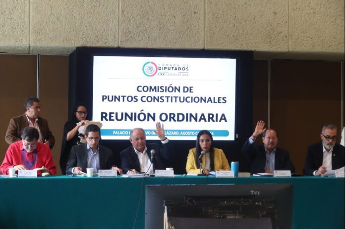 Aprueban en comisiones dictamen y nadie puede ganar más que el Presidente