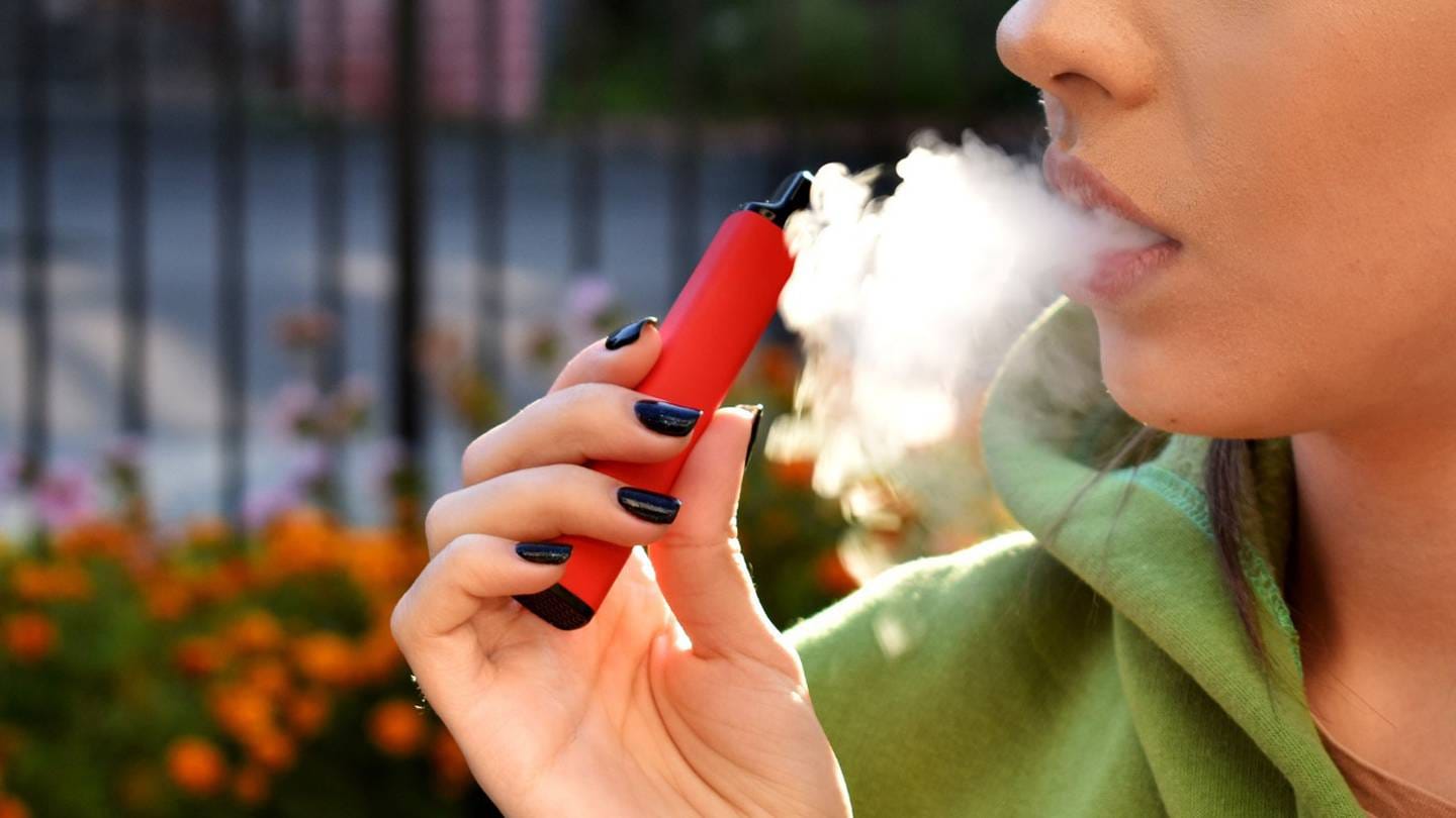 Aprueba Senado en lo general reforma que prohíbe vapeadores y cigarrillos electrónicos