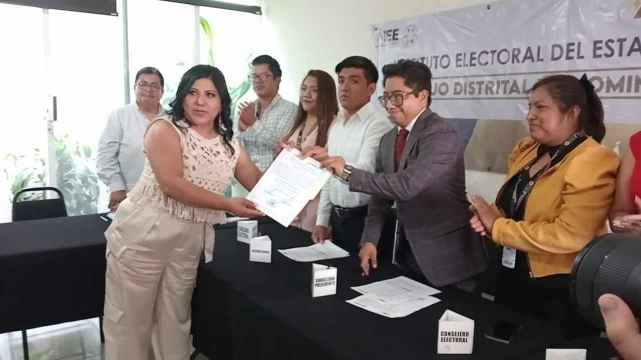 Recibe Leonela Martínez y Aracely Celestino constancia como diputadas locales electas por Tehuacán
