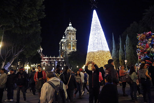 El 1 de diciembre, encenderán las luces del árbol navideño en Puebla capital