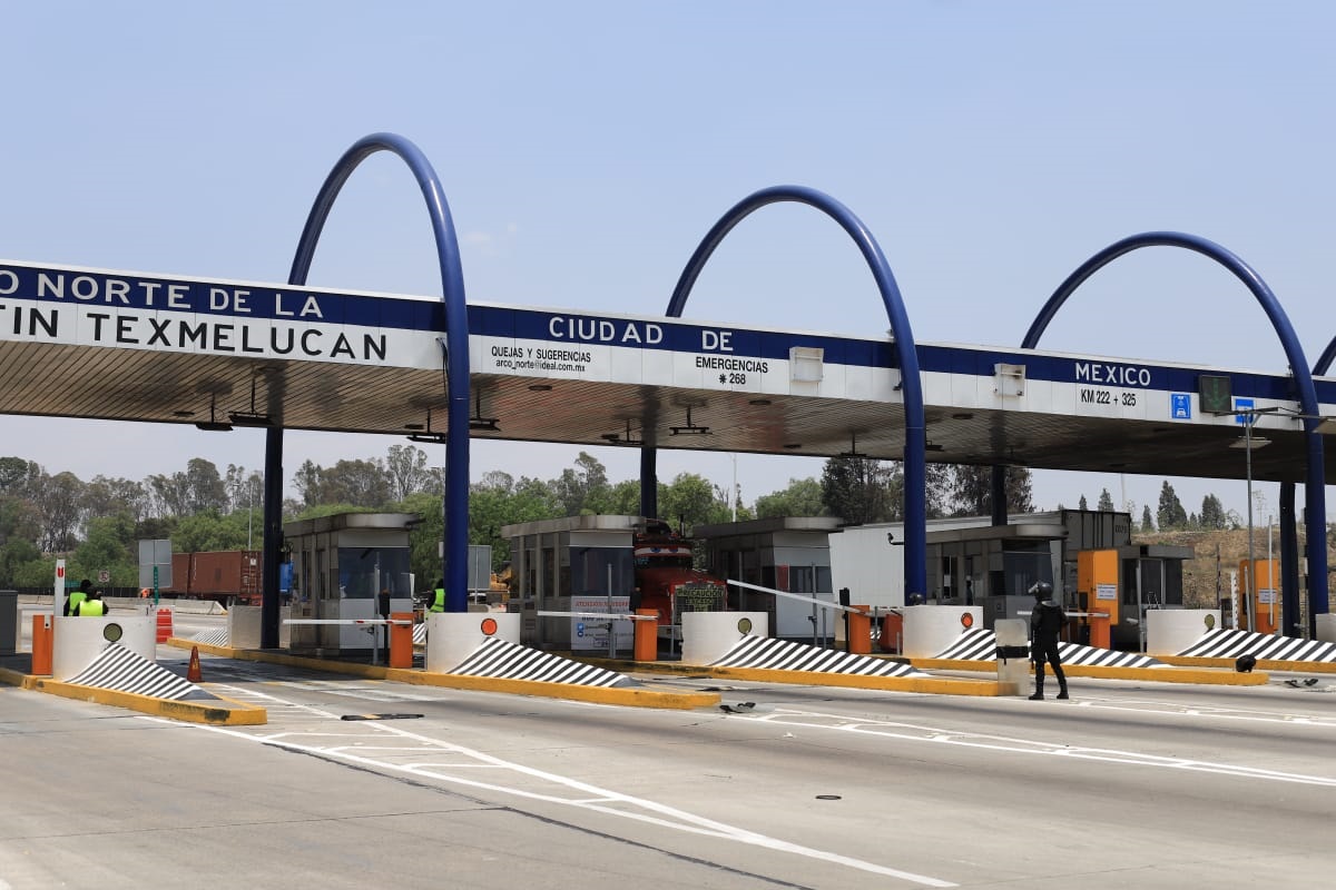 Manifestantes levantan plumas de Arco Norte en caseta de Texmelucan