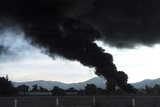 Arde por más de 30 horas ducto de Pemex en Quecholac