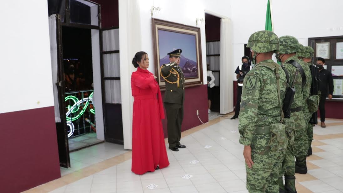 Ariadna Ayala realiza histórico Grito de Independencia en Atlixco