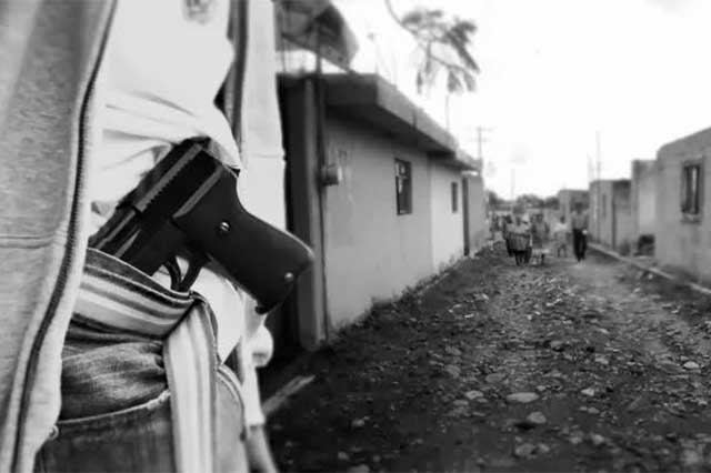 Acusan a policía de vender armas al Cártel Jalisco