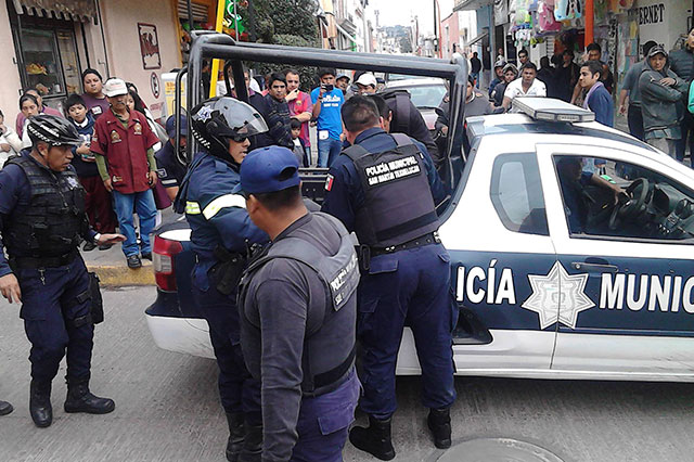 Policías detienen a sujetos armados en Texmelucan