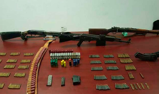 Policías estatales detienen en Acatlán a traficante de armas de fuego
