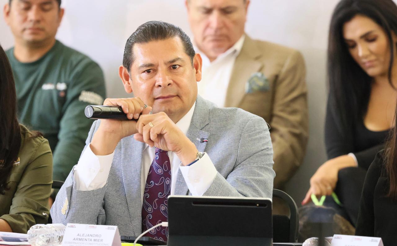 Armenta pide a Anticorrupción retomar carpetas de investigación del Teleférico, Museo Barroco y Banco Accendo