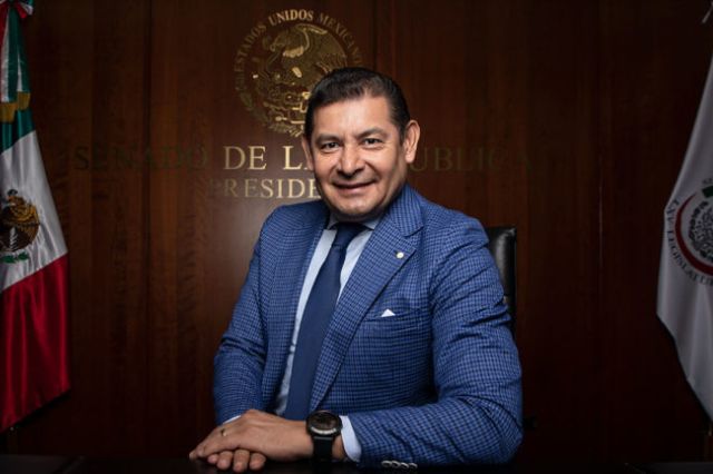 Armenta sale en defensa de Sheinbaum y arremete contra Claudio X. González