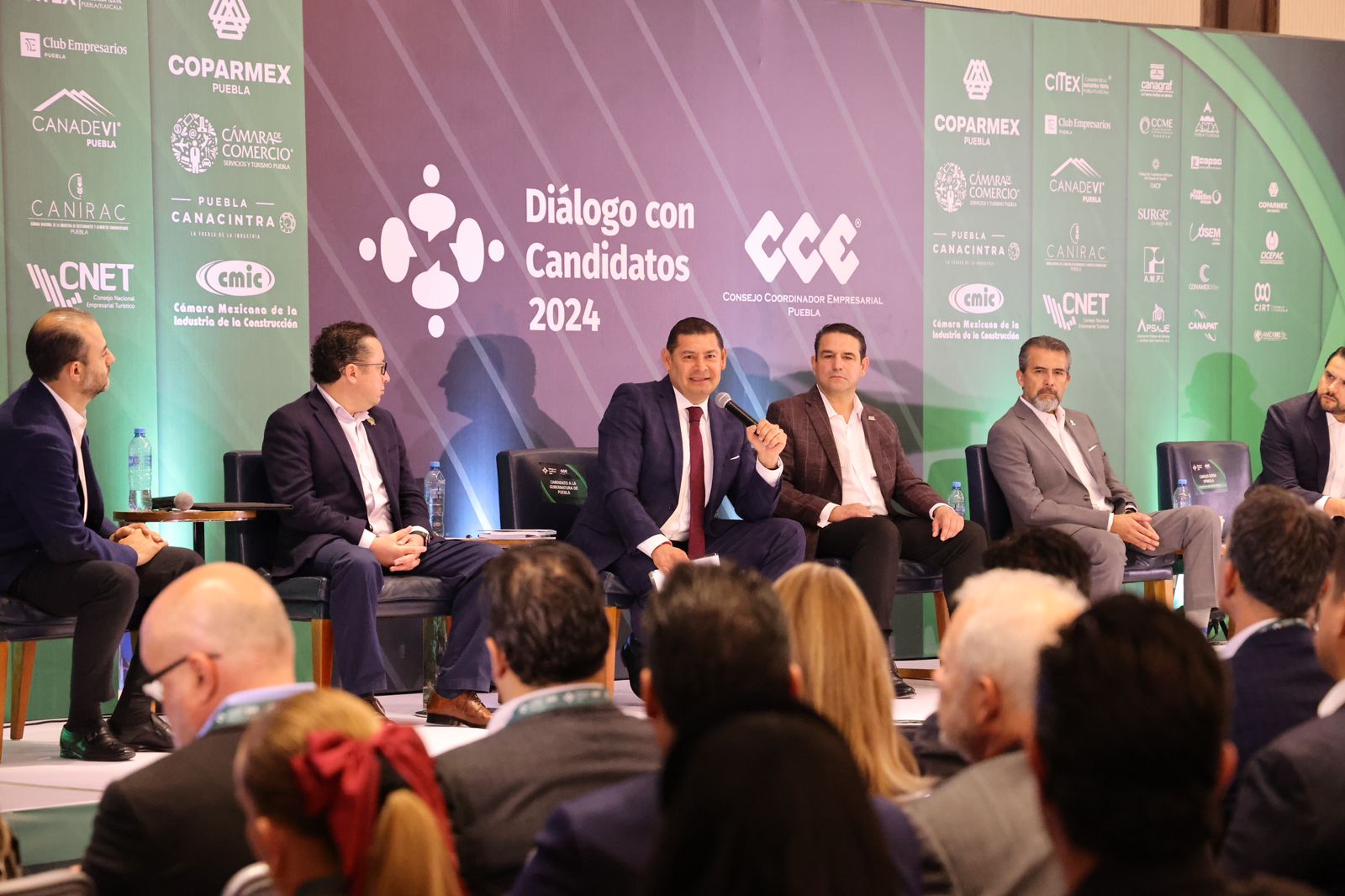 Armenta refrenda con empresarios Plan Estatal 2024-2030