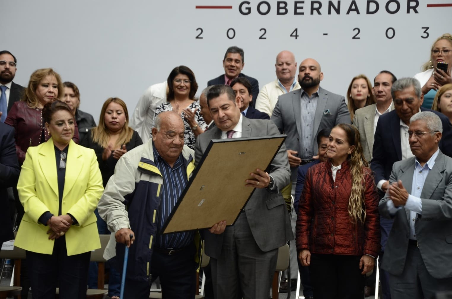 Armenta realiza homenaje al expresidente de Acatzingo, Gilberto Camacho