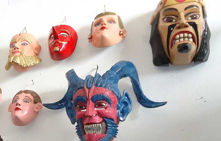 Prevalecen artesanos de máscaras en la Sierra Norte de Puebla