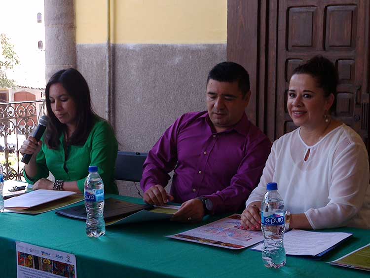 Manos artesanas tejen piezas únicas en la sierra norte de Puebla