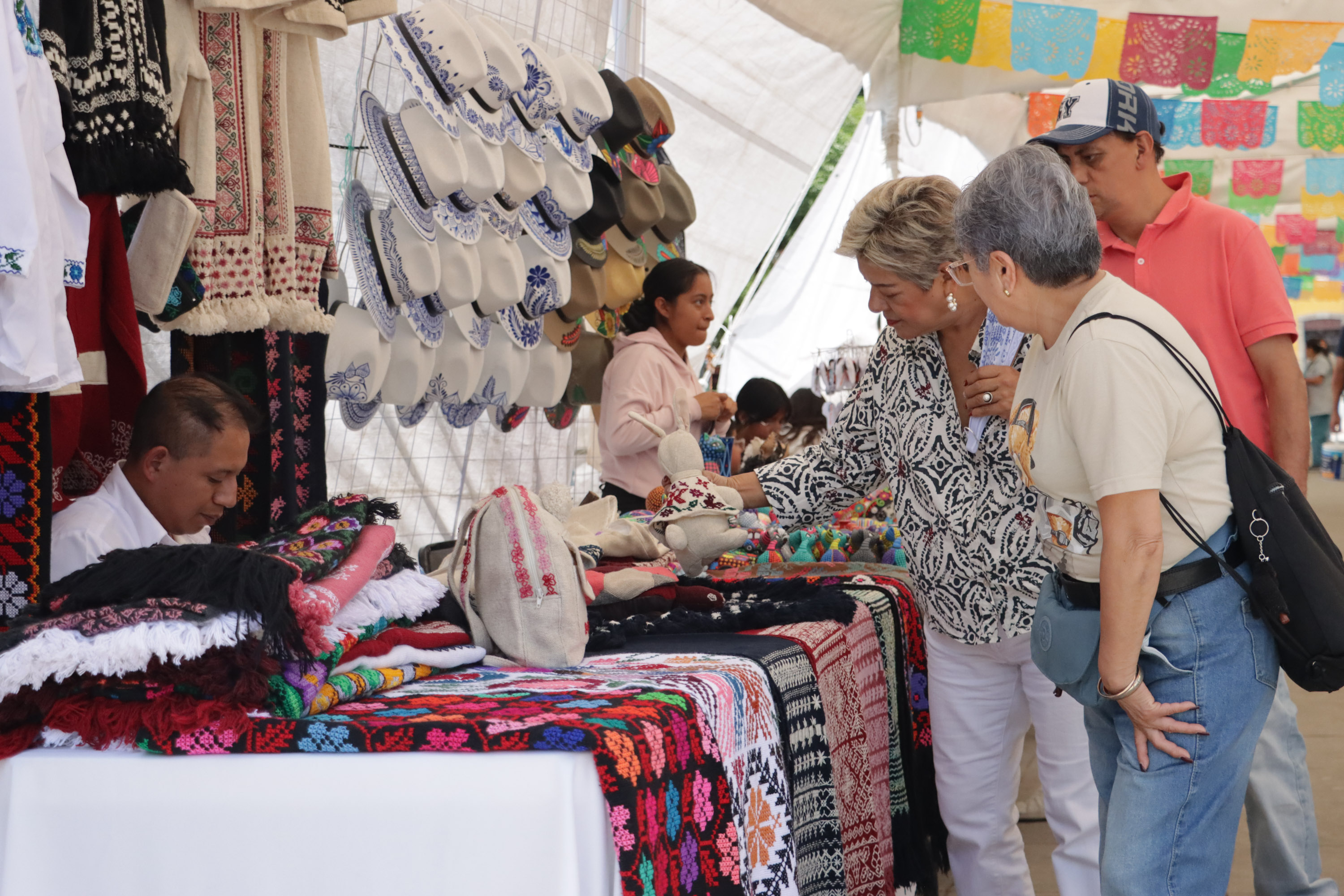 Más de 80 mujeres asisten a Expo Mujeres Indígenas