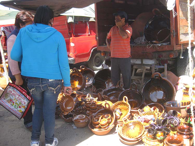 Lamentan artesanos de Texmelucan falta de apoyos para exponer sus productos