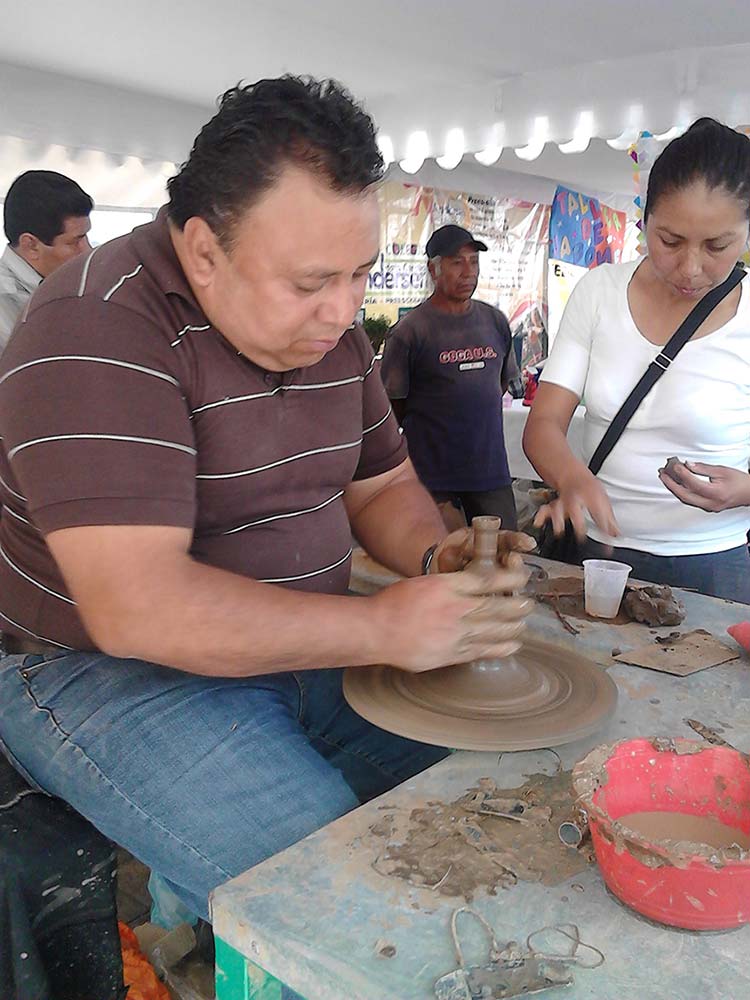 Llaman artesanos a preservar la alfarería de San Martín Texmelucan