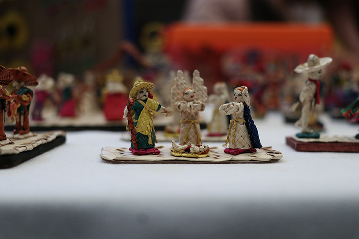 Asiste a la Expo-venta Regalo Artesanal Navideño en Casa de Cultura