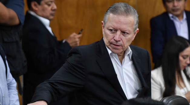 ¡Desde cuándo le estorba Arturo Zaldívar!
