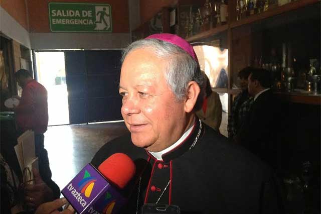 Operan al arzobispo de Puebla tras sufrir un infarto