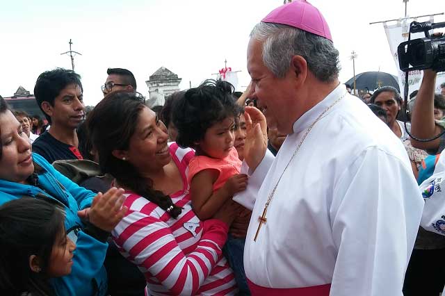A la familia la conforman padre, madre e hijos: arzobispo de Puebla