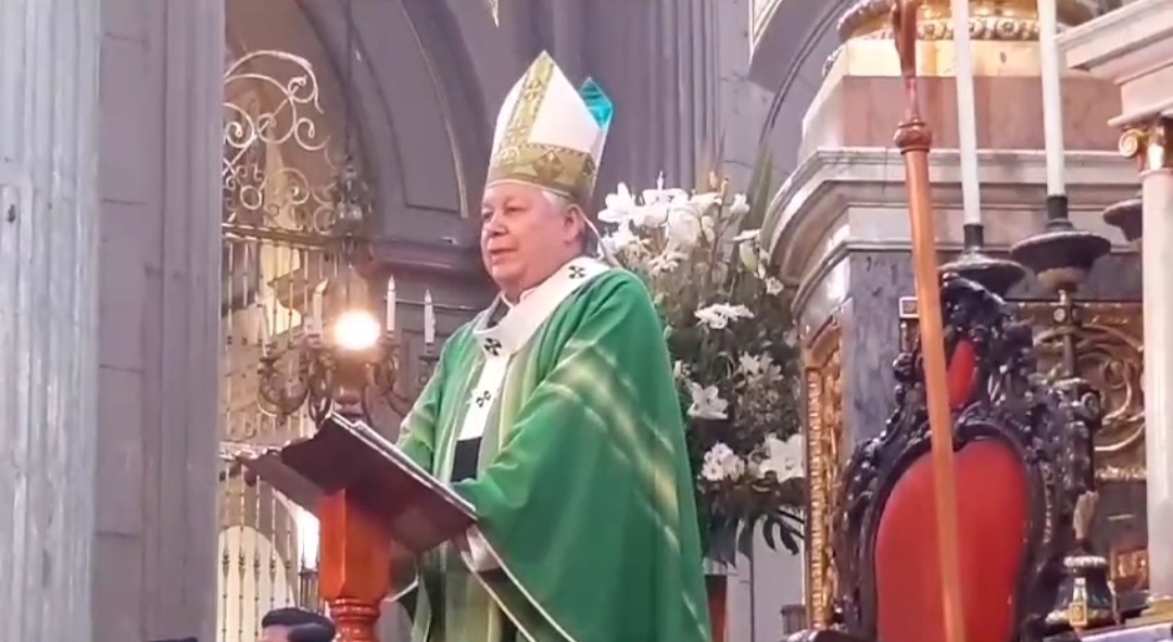 Ora arzobispo de Puebla por el eterno descanso de Isauro, elemento de la GN asesinado