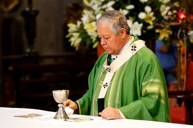 Arzobispo pide por familia muerta en Coronango y por Silvestre Salazar