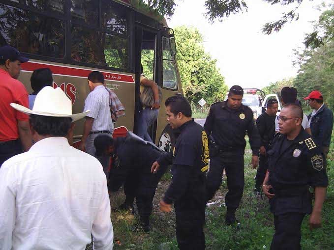 Asaltan autobús de pasajeros en la federal México-Tuxpan