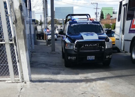 Comando asalta Escuela de Ingeniería en Puebla capital