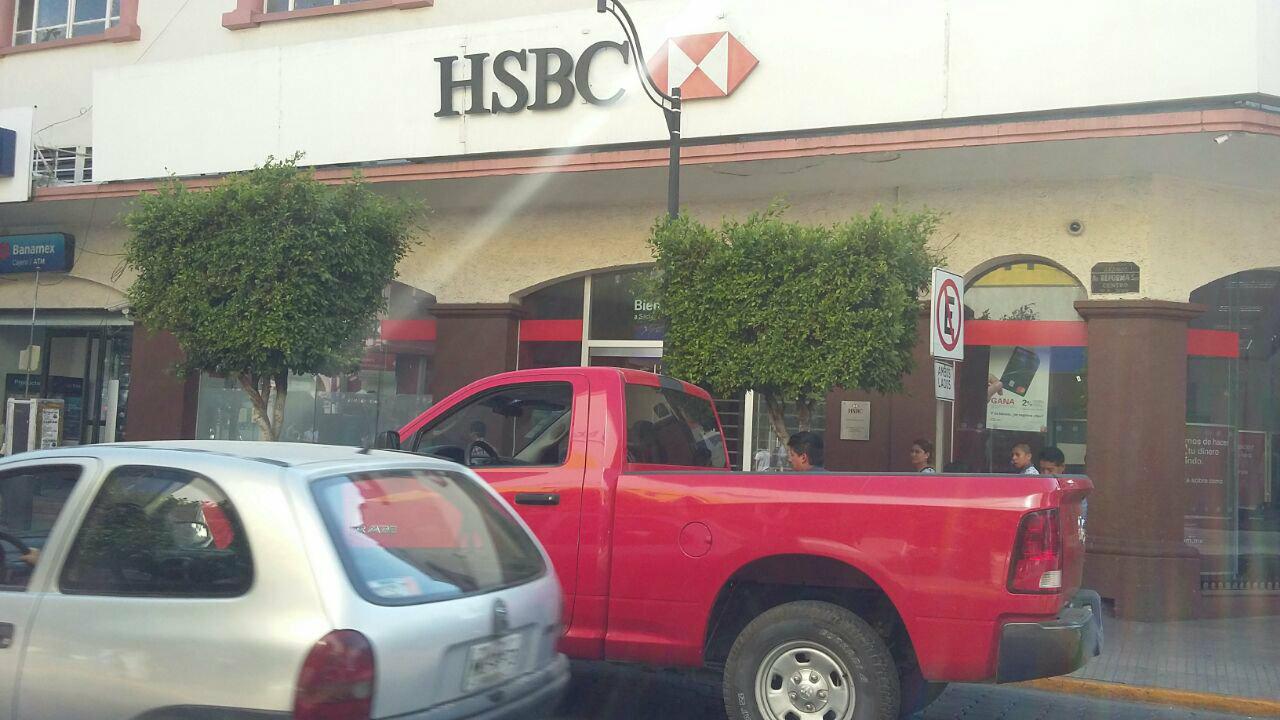 Sujeto llega a ventanilla y roba 30 mil pesos en HSBC Tehuacán