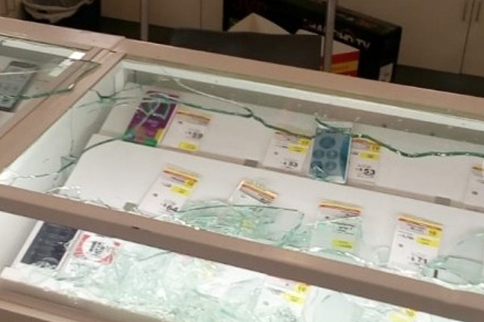 Comando asalta Walmart de Calzada Zaragoza en Puebla