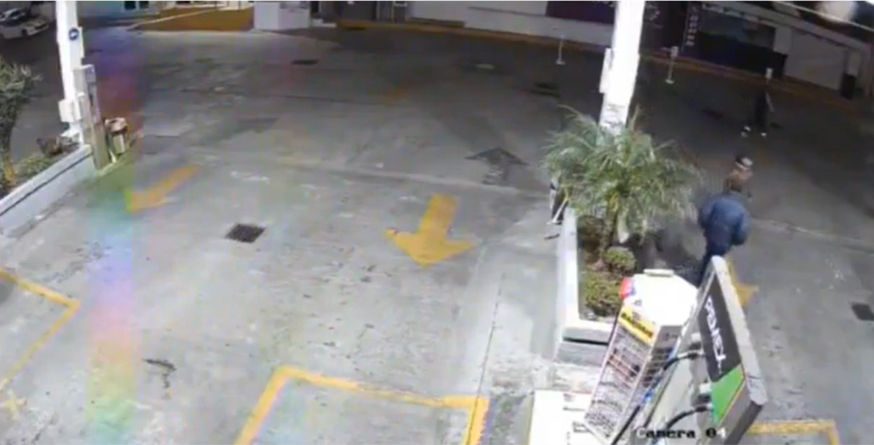 Tres sujetos asaltan una gasolinera y a pasajeros de la Ruta 68 en Puebla