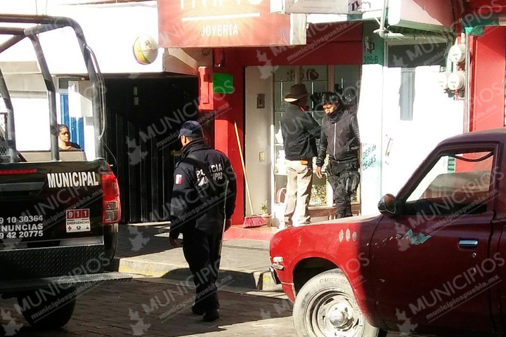 Ladrones asaltan joyería en pleno centro de Tecamachalco
