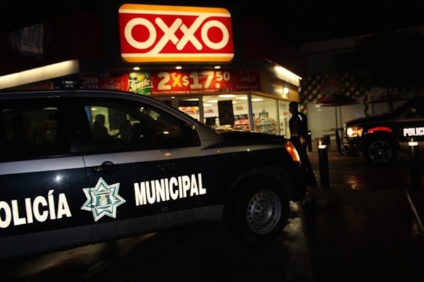 Asaltan en pareja Oxxo en junta auxiliar La Gloria de Serdán