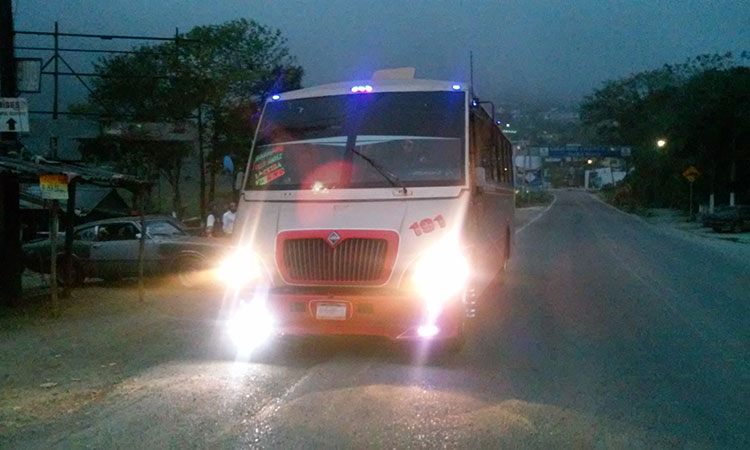 Asaltan a 40 pasajeros de autobús en la federal México-Tuxpan