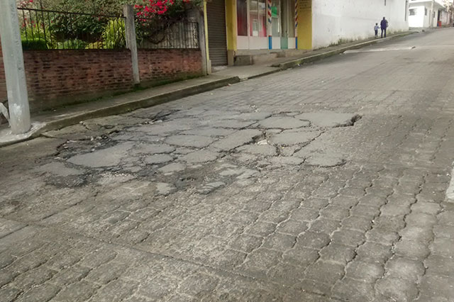 Urgen reparación de la calle Principal de La Mesita, en Huauchinango