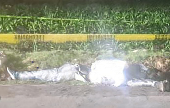 Dejan tres cadáveres emplayados en carretera de Yehualtepec