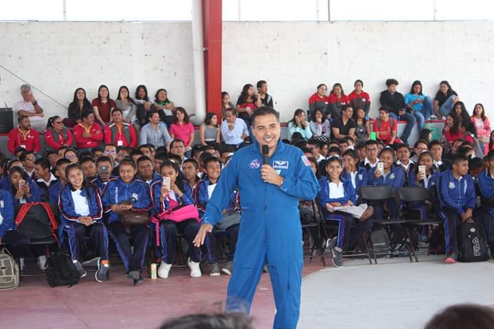 Hay potencial en jóvenes tehuacaneros: astronauta mexicano