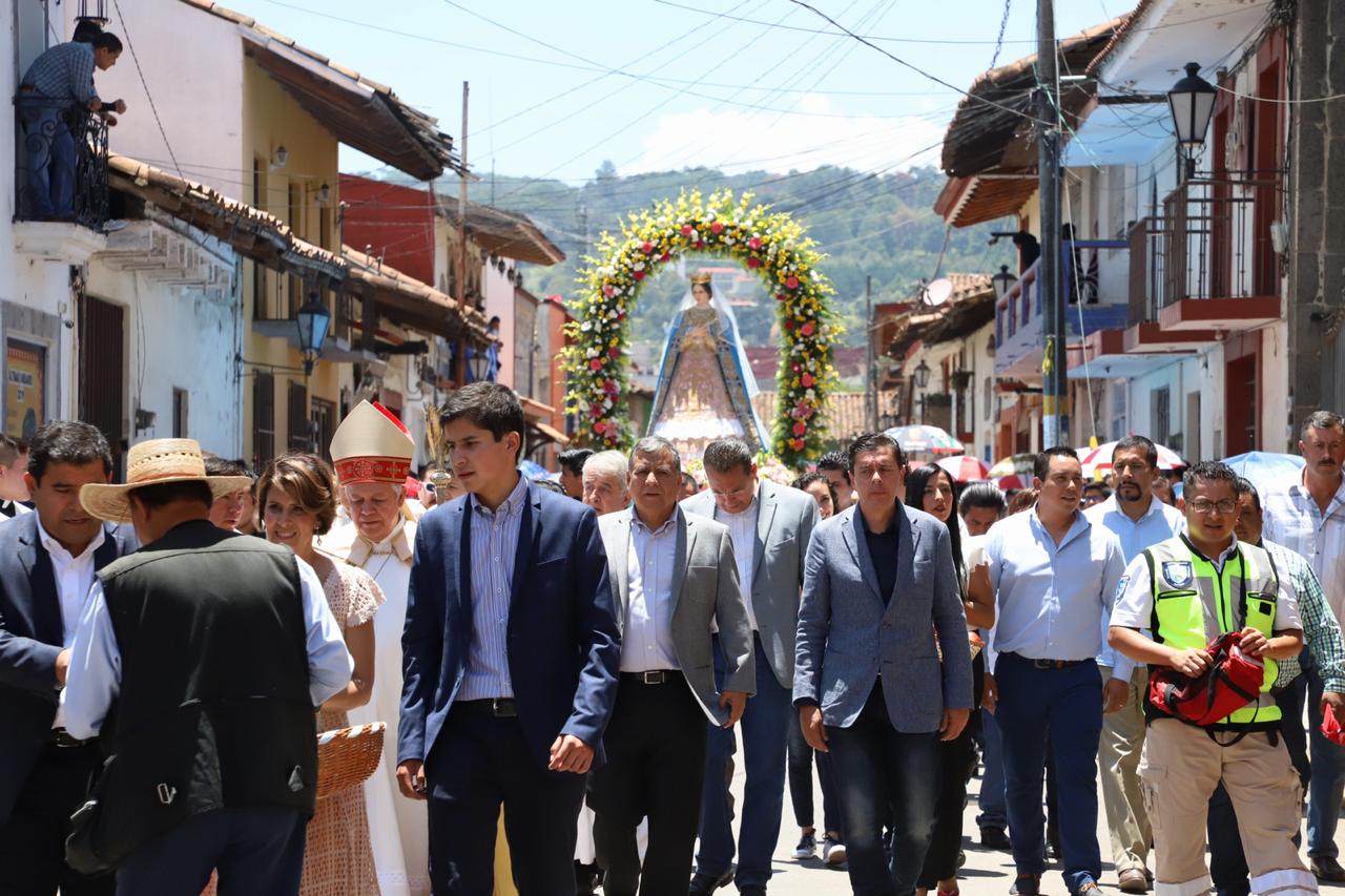 El arzobispo bendijo la cosecha de fruta en Zacatlán
