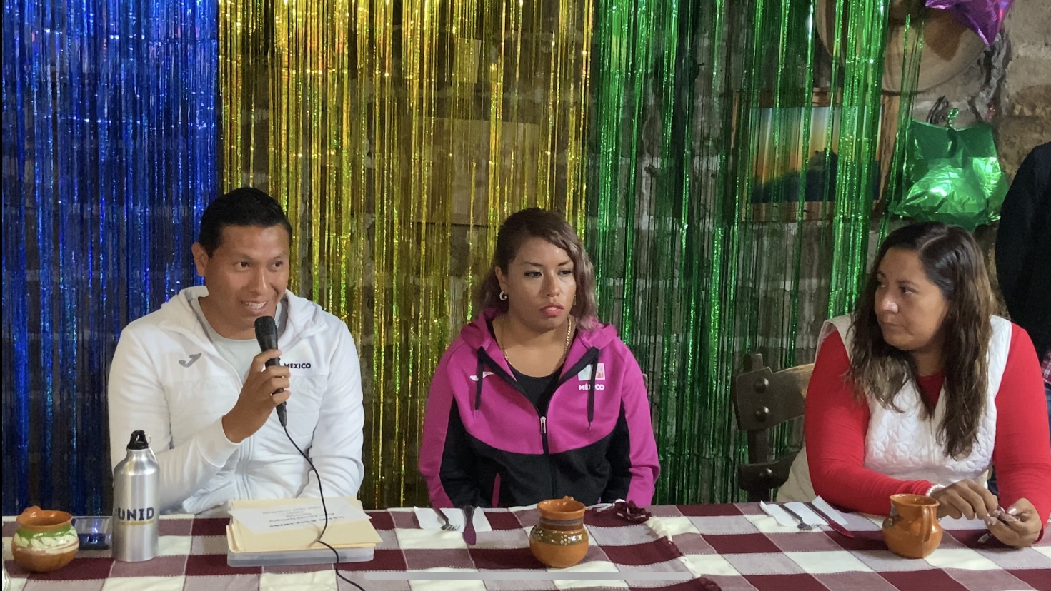 Atleta atlixquense paralímpica hace vaquita para competir en el extranjero