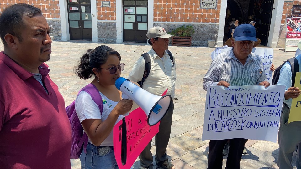 Se manifiestan habitantes de San Pedro Benito Juárez en plaza pública de Atlixco